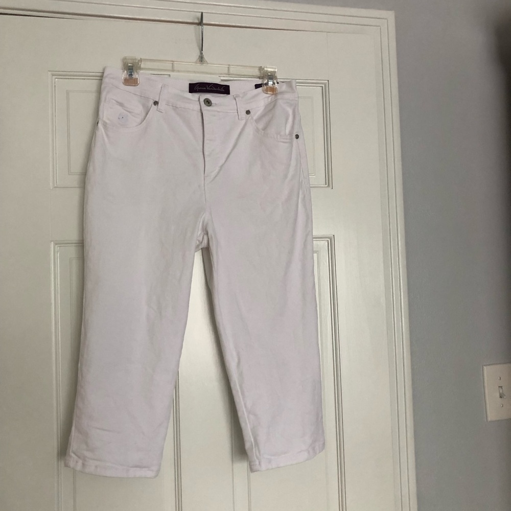 Gloria Vanderbilt White Capri Jeans